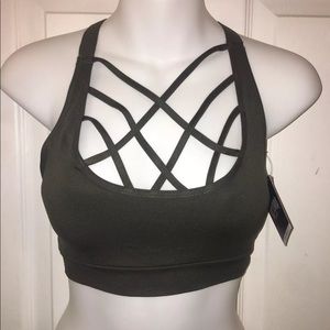 Med NWT Victoria’s Secret Strappy front sport bra